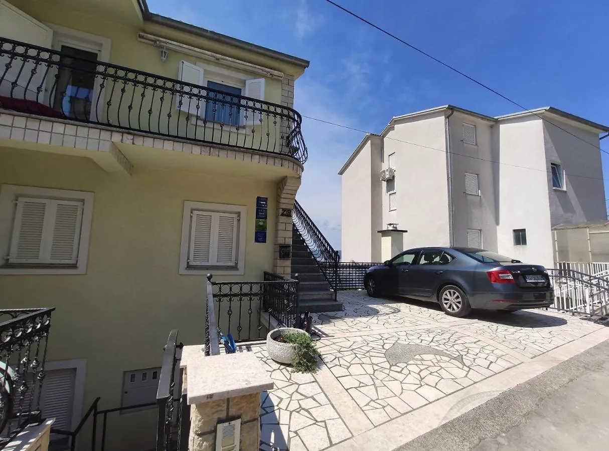 Apartmani Domi Selce Apartment