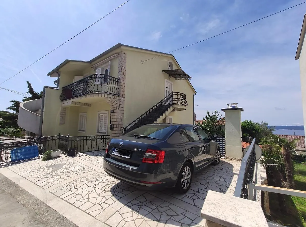 Apartmani Domi contacts