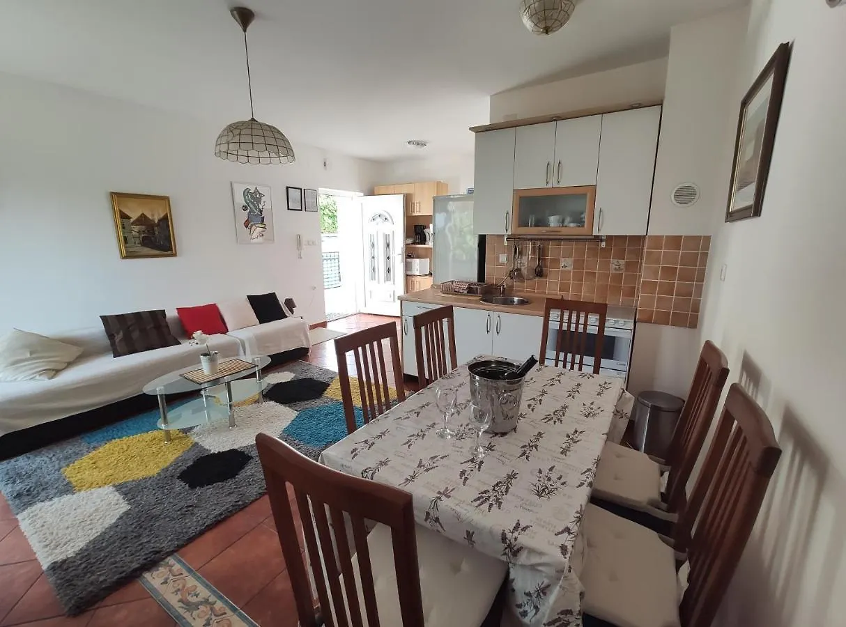Apartment Apartmani Domi Selce Croatia