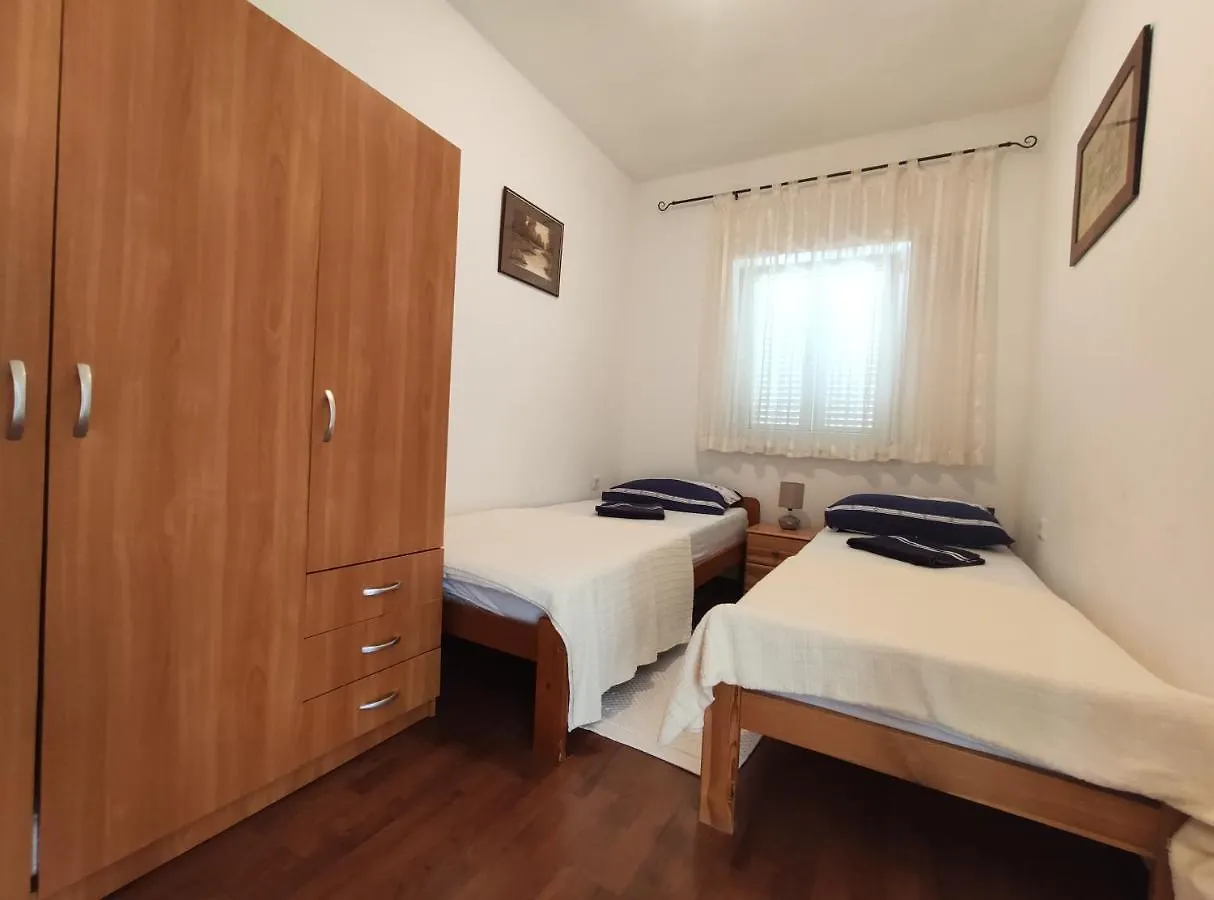 Apartmani Domi Selce
